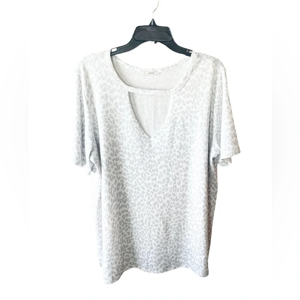Jodifl plus size short sleeve leopard cut out top animal print SZ 1X white gray